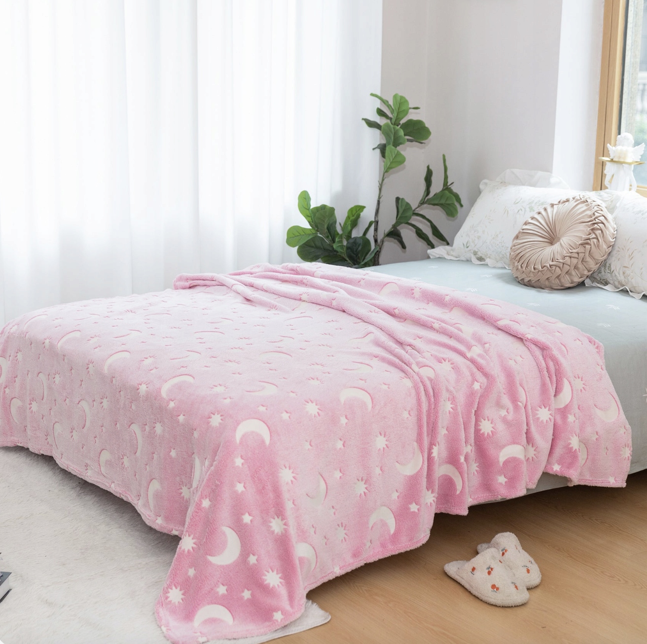 ŠVYTĖJIMAS TAMSIOJE ANTLODĖJE 150X200 ŽVAIGŽDŽIŲ SOFT NICE PLED VAIKAMS ŠVYTĖ