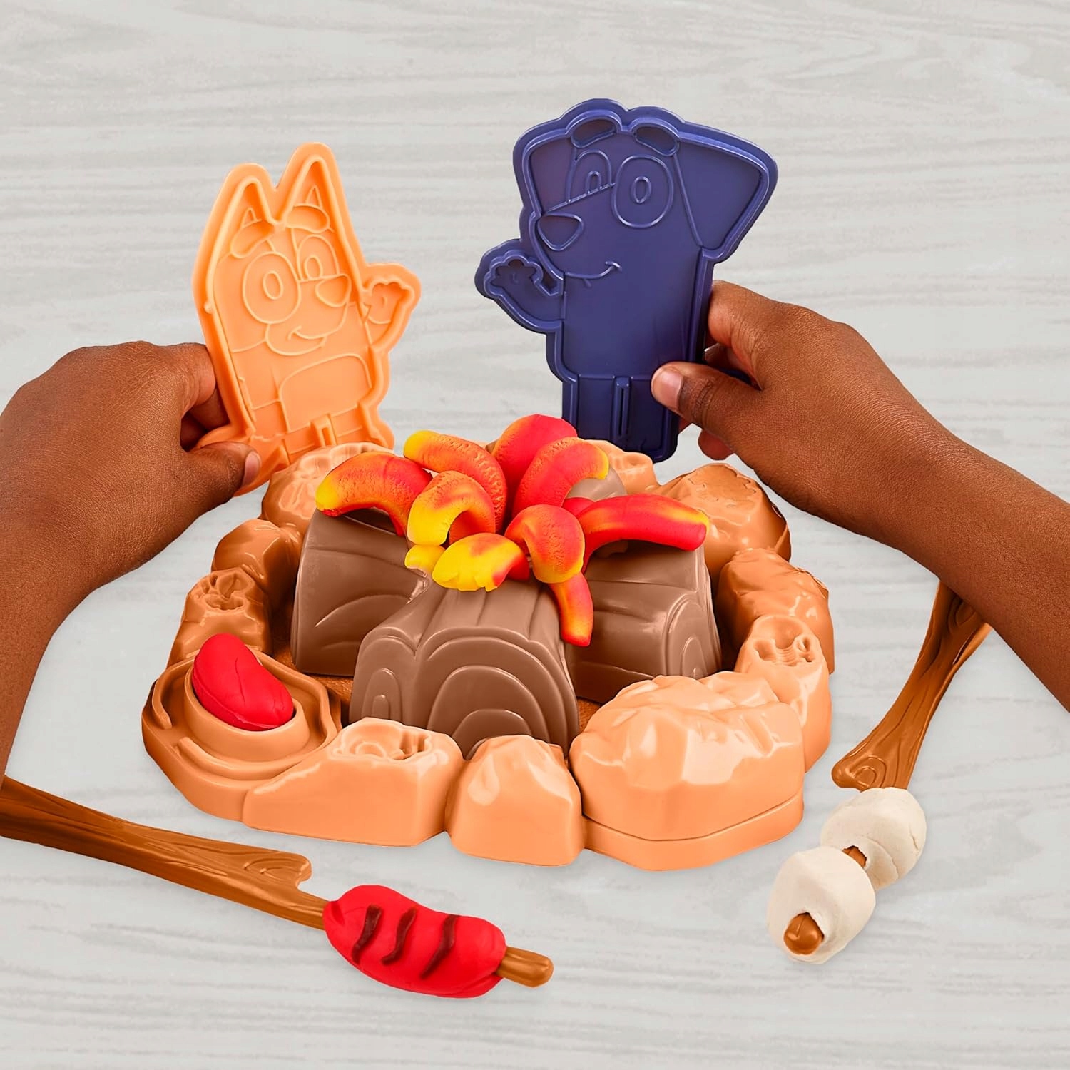 Play-Doh Bluey kempingo plastelinos rinkinys 8 vnt