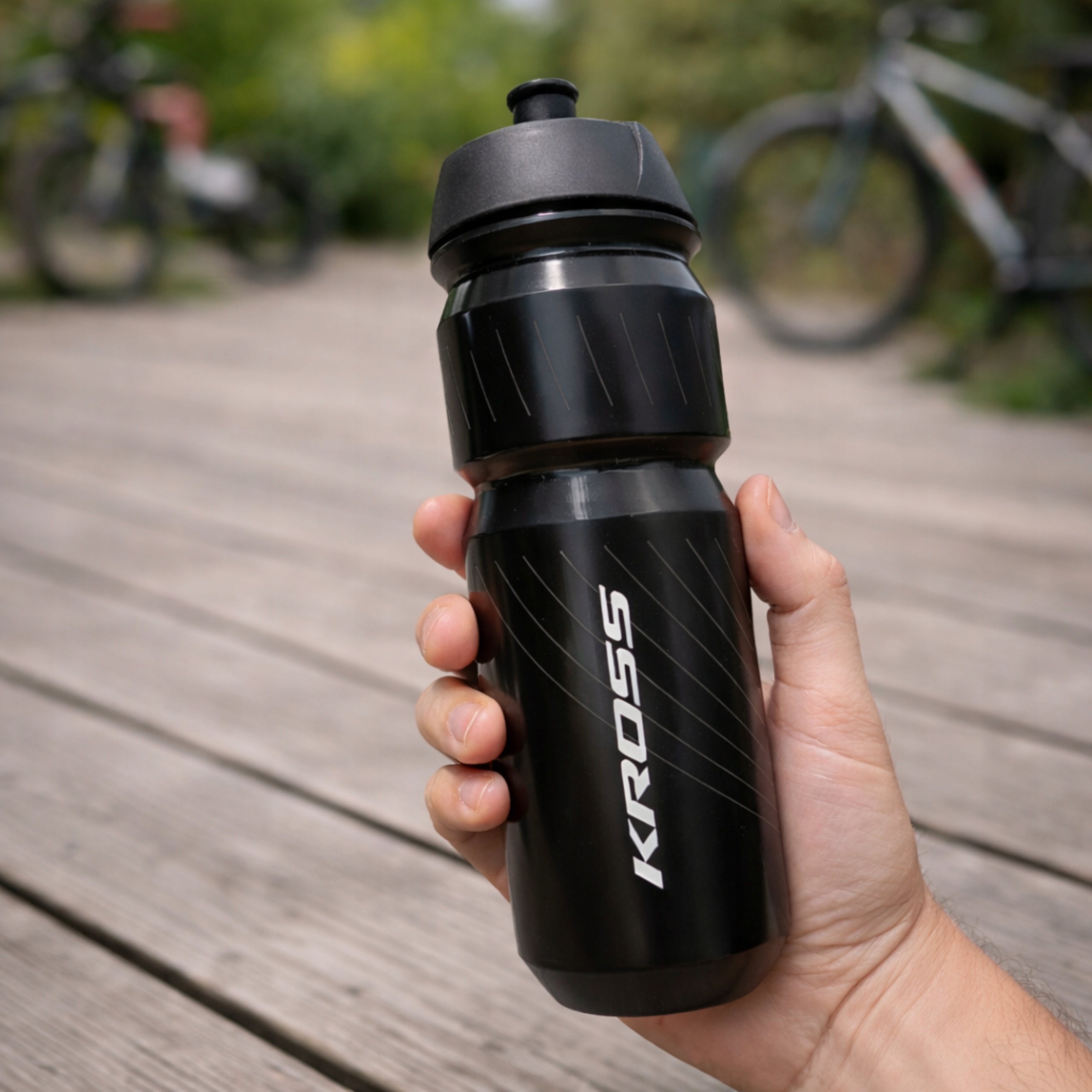 Kross 750 ml bidonas su juoduoju krepšiu