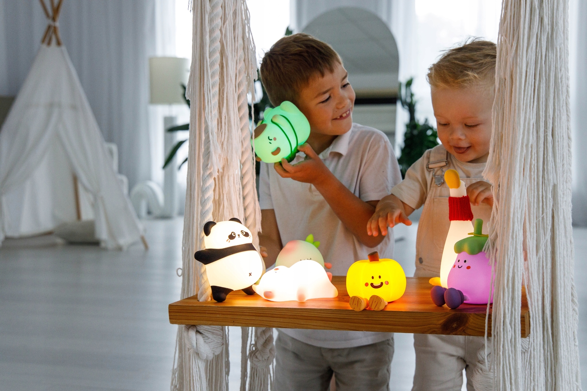 InnoGIO vaikiška naktinė lemputė silikoninė LED panda touch minkšta