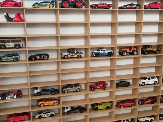 Dekoralove lentyna automodeliams 80 vietų