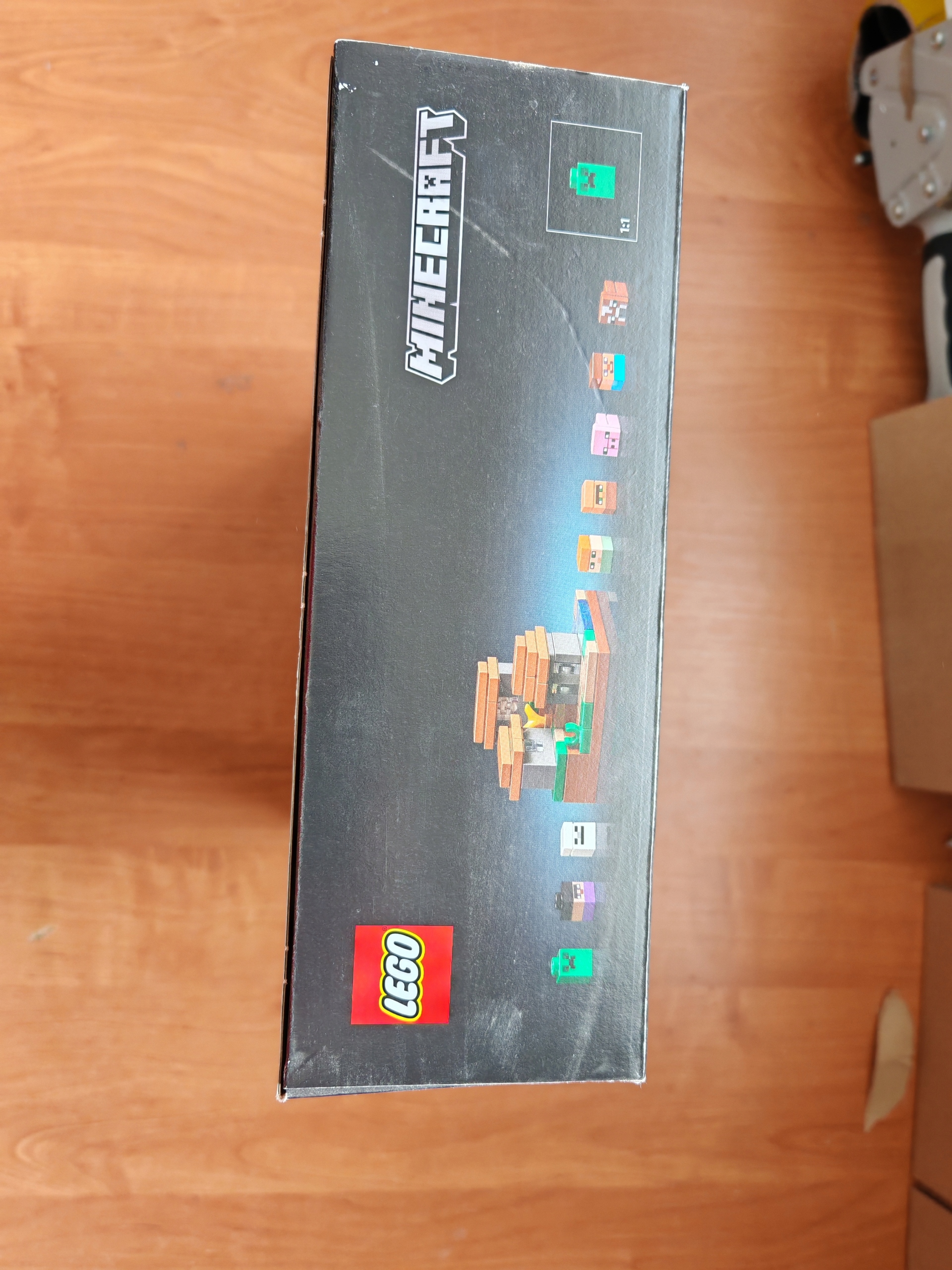 Lego Minecraft darbo stalas 21265
