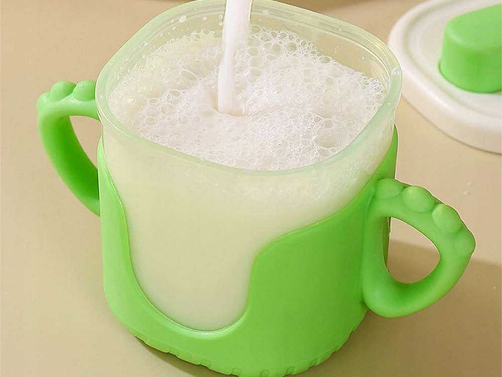 SIDABARINĖ TAURELĖ VAIKAMS, GELTONA, 300 ML SU ŠIAUDU