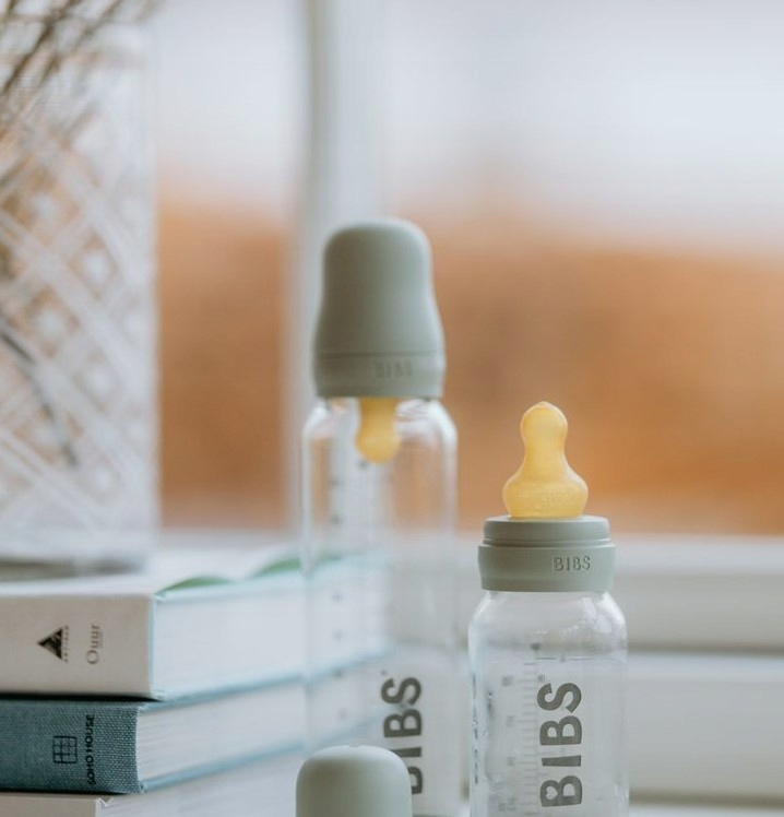 BIBS kūdikių buteliukas nuo pilvo dieglių, be BPA, 225 ml, patogus, guminis, stiklinis