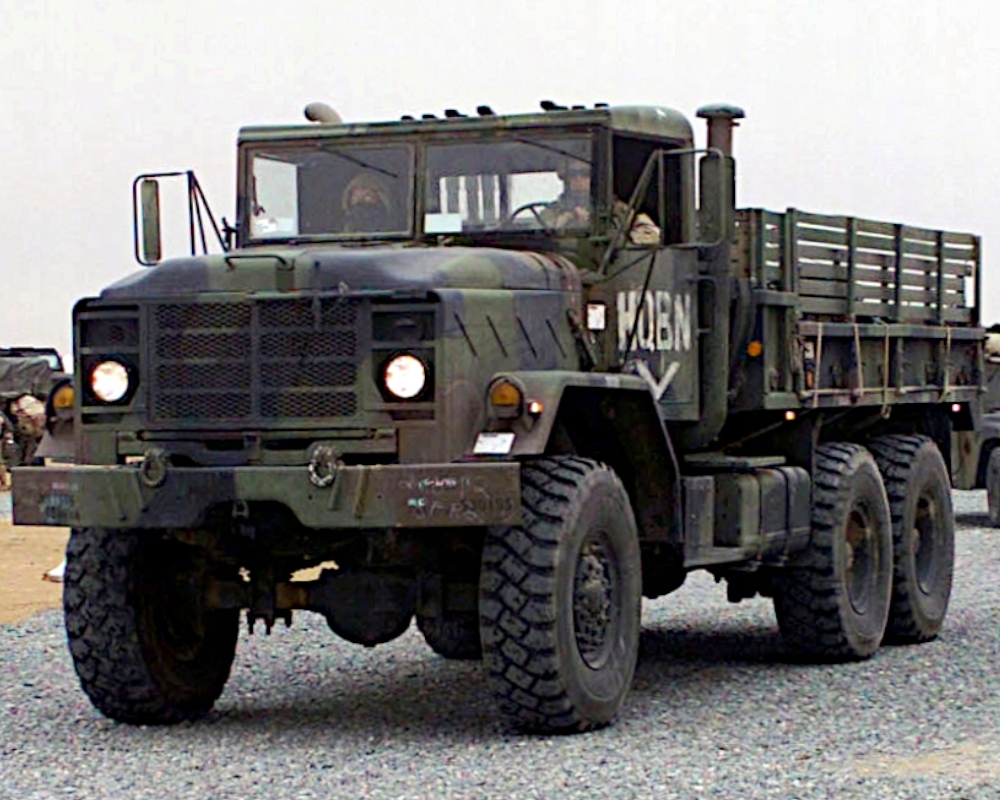 Plytelės AMERICAN TRUCK M939 MILITARY TRANSPORTER Kariai + 2X LEGO ginklai