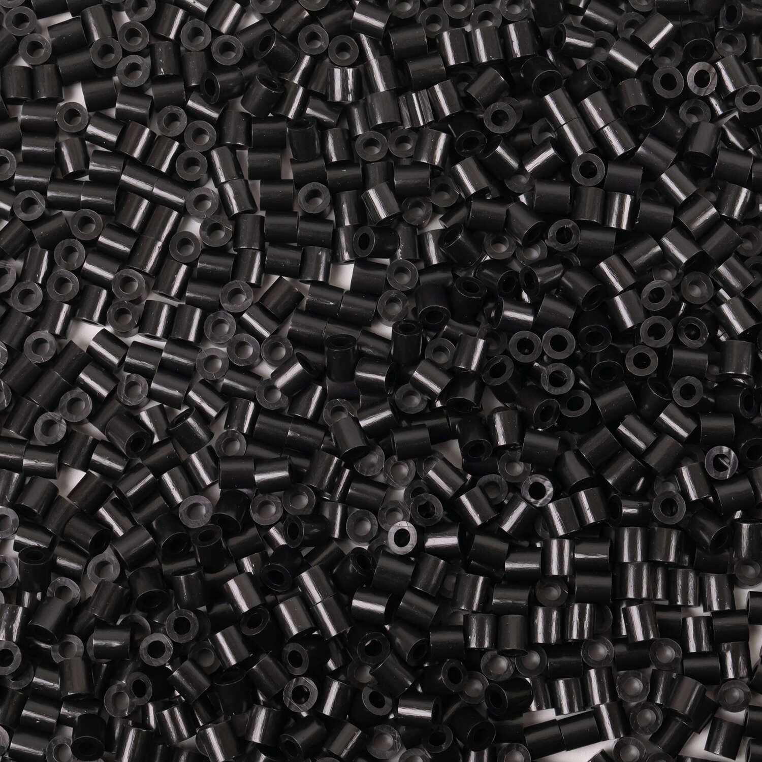 Benny Beads juodos vidurinio dydžio koralės 1500