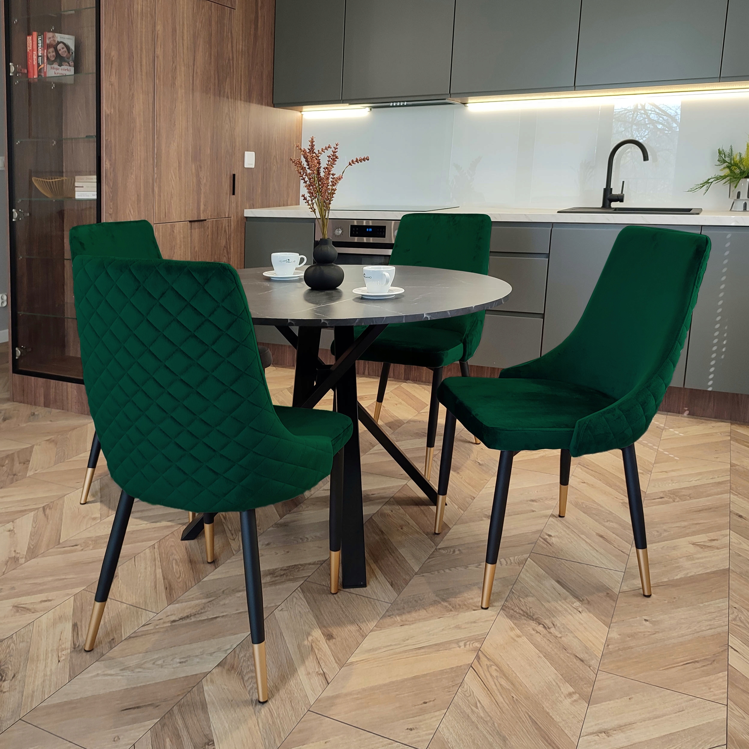 Moderni minkšta Velvet Velvet Loft kėdė su aukšta nugara