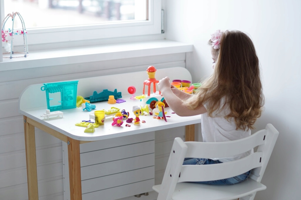 PLAY-DOH HASBRO CASTRY CAY 8 SPALVŲ NEONINĖS SPALVOS KONDINĖS DOVANA