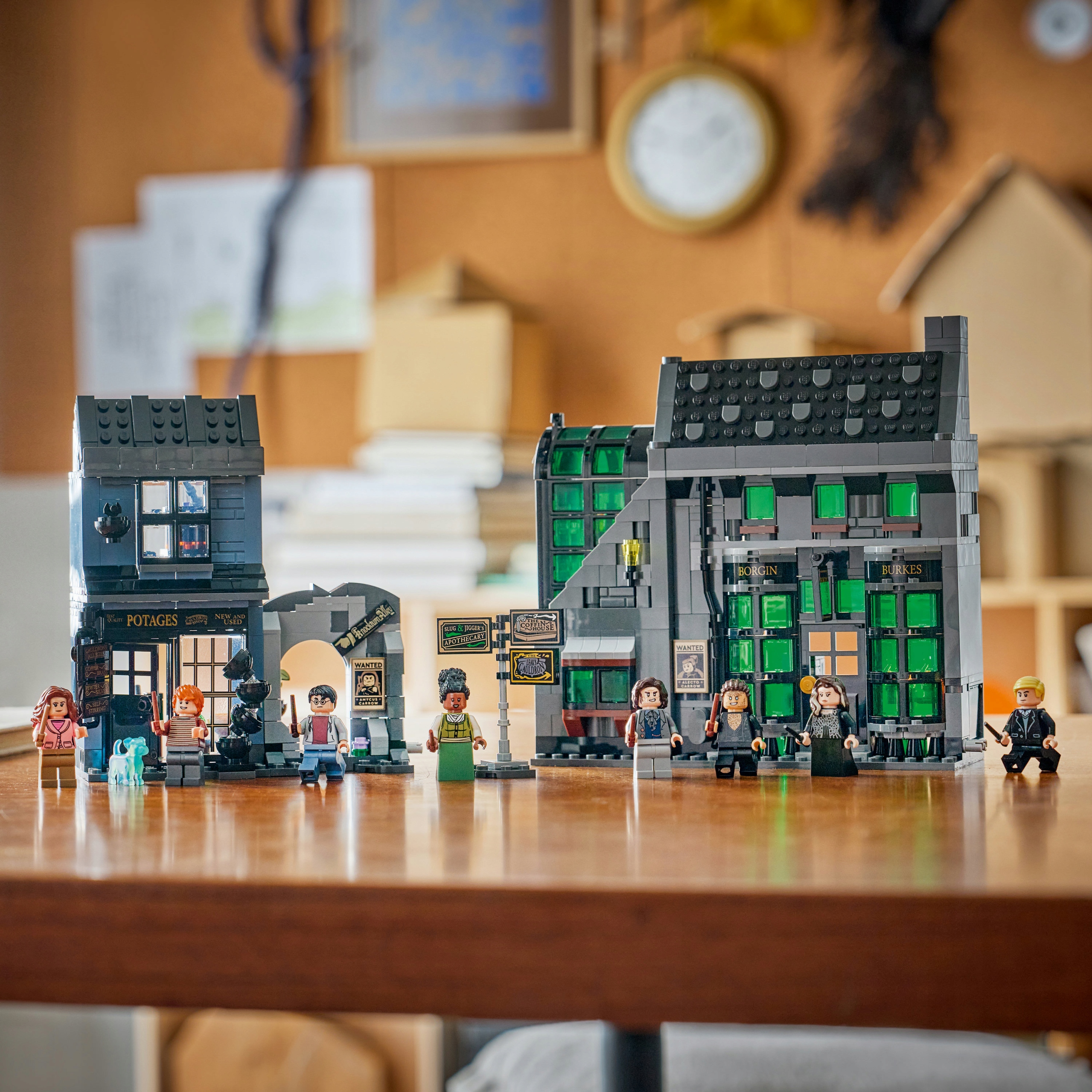 LEGO Harry Potter 76471 magijos parduotuvės Keršto alkėje