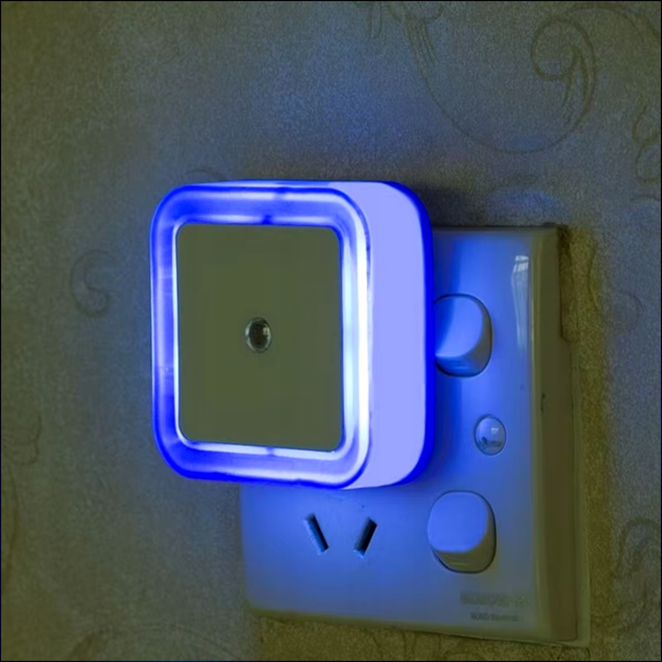 LED NAKTINIS LEMPAS KONTAKTINEI SUTEMSOS JUTIKLIAMS VAIKAMS MIGAMOJOJE