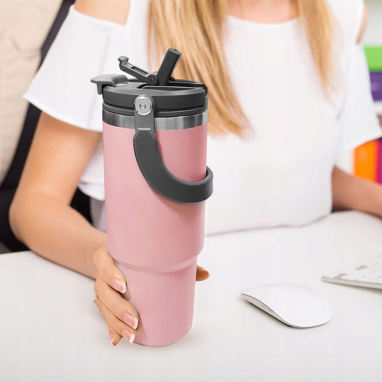 Terminis puodelis automobilyje su sūpresle 900ml
