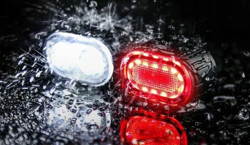 Dviračio apšvietimas PRIEKINIS IR GALIS DVIRAČIO LEMPŲ RINKINYS 800 lm USB