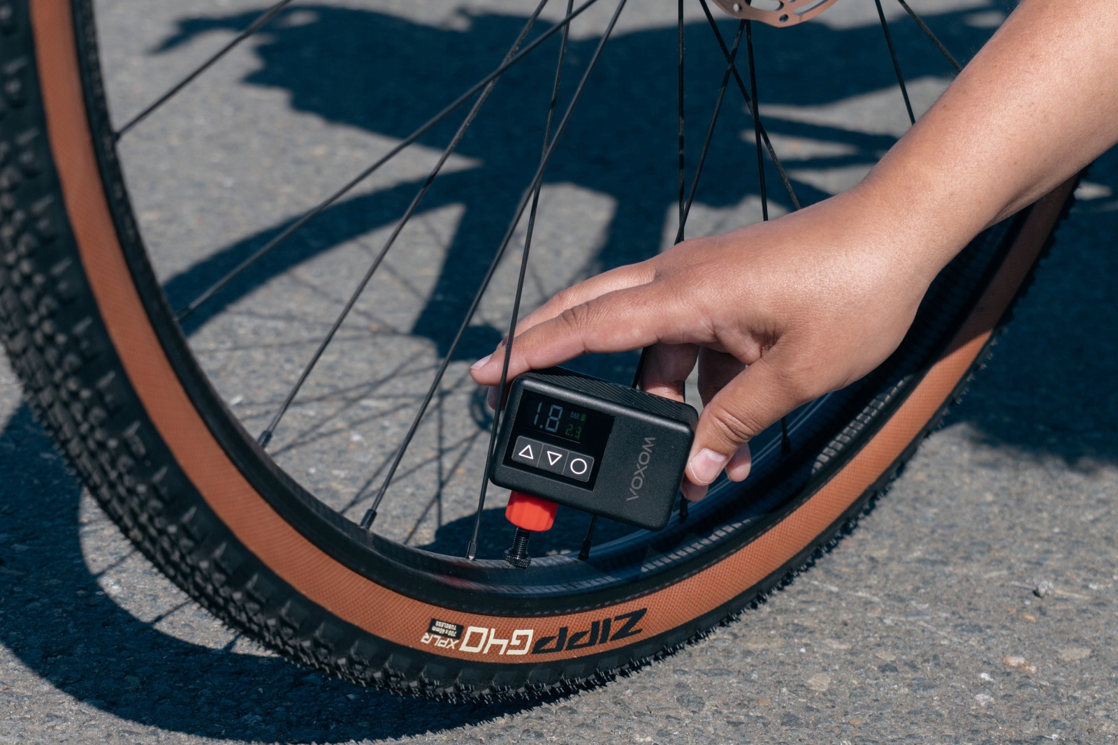 Voxom EPu2 USB-C 120 PSI akumuliatoriaus siurblys, juodas aliuminis