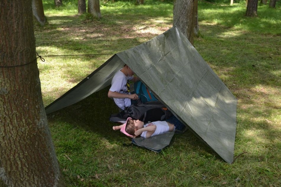 Tarp grindų dangos lakštinė palapinė 2x2 vandeniui atspari