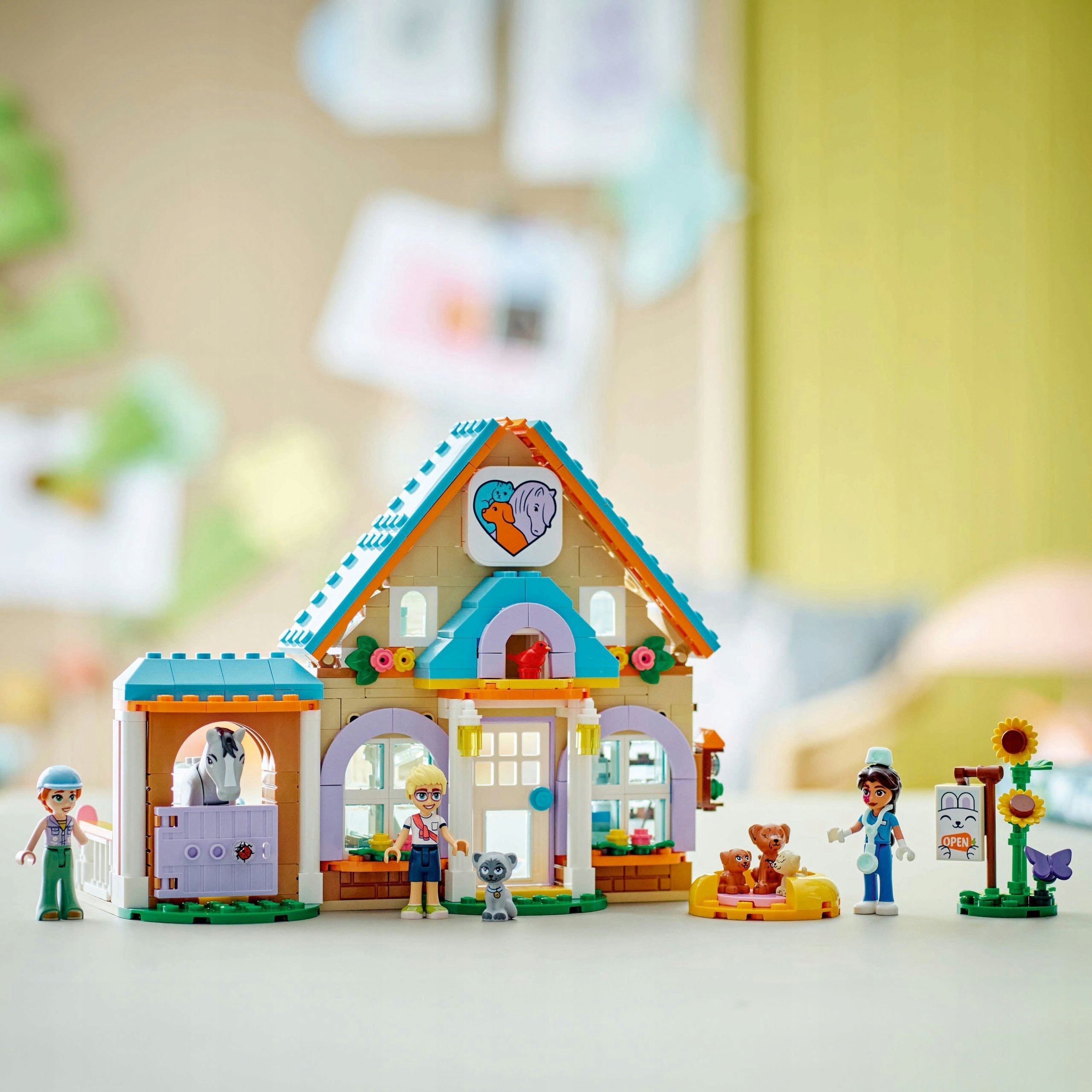 LEGO Friends 42651 žirgas ir gyvūnų klinika