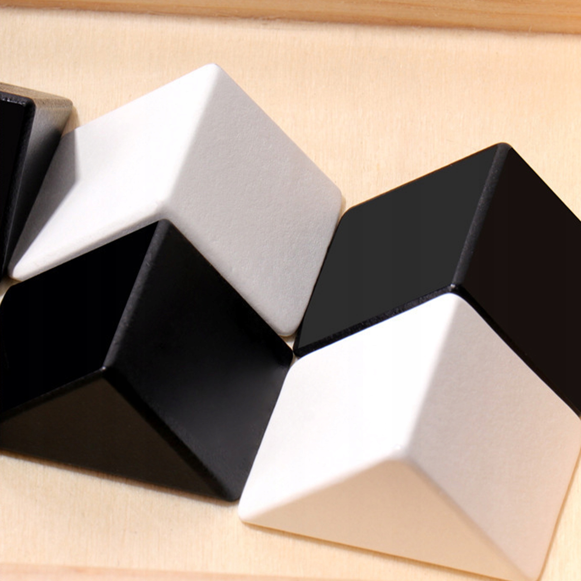Geometriniai mediniai konstruktyvieji blokeliai Montessori