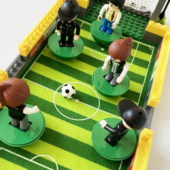 Futbolo stadiono blokų rinkinys, kuriame yra 6 futbolininkai - 225 vnt. Vaikų gynimo diena