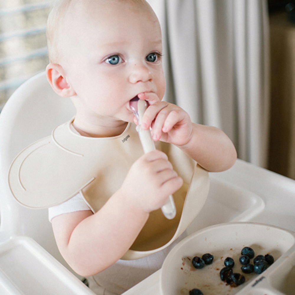 Dubuo ir lėkštė Silikoninių indų rinkinys su siurbtuku Babyono, smėlio spalvos
