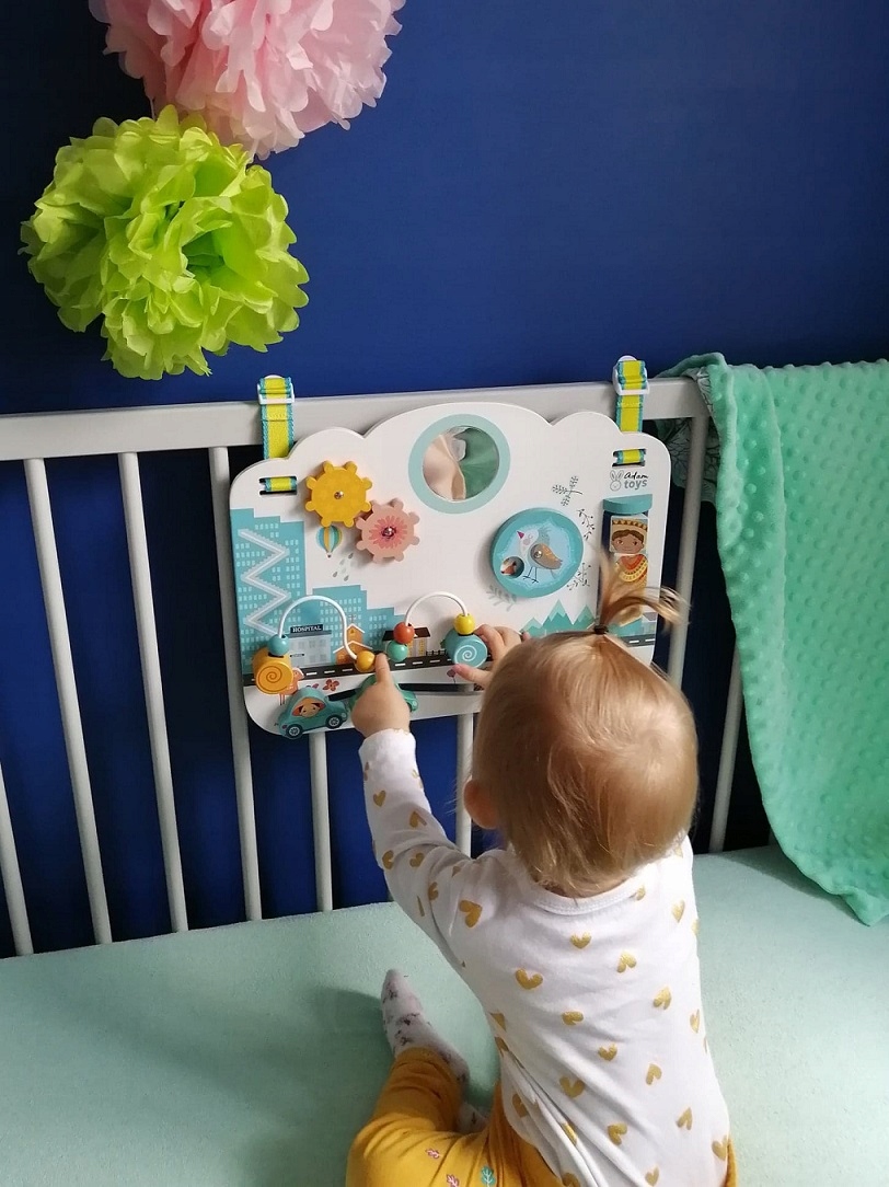 MONTESSORI MEDINĖ MANIPULIAVIMO LENTA 6 MĖNESIŲ KŪDIKUI