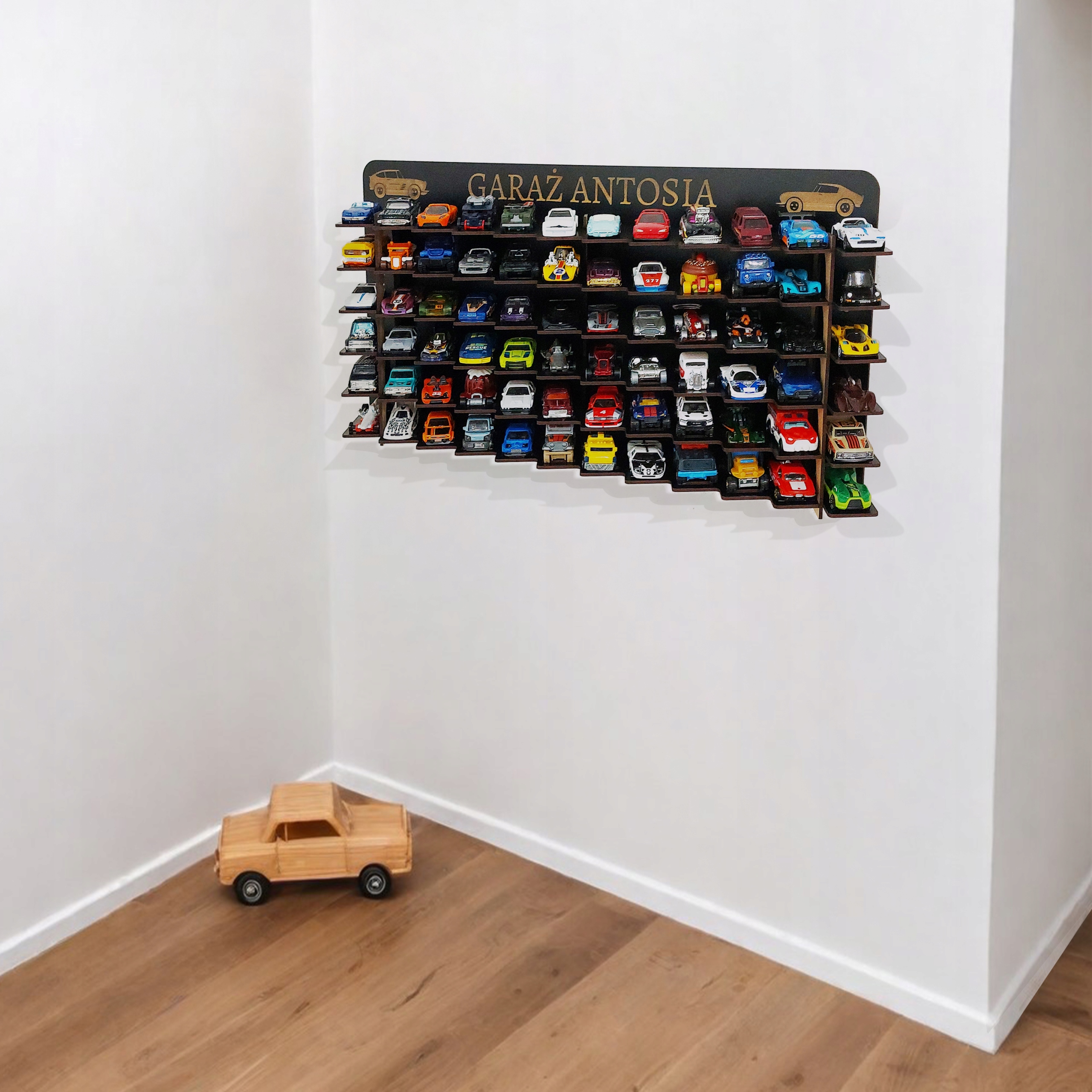 Lentyna žaisliniams automobiliams automobiliams transporto priemonėms SU PAVADINIMU 72 vietos