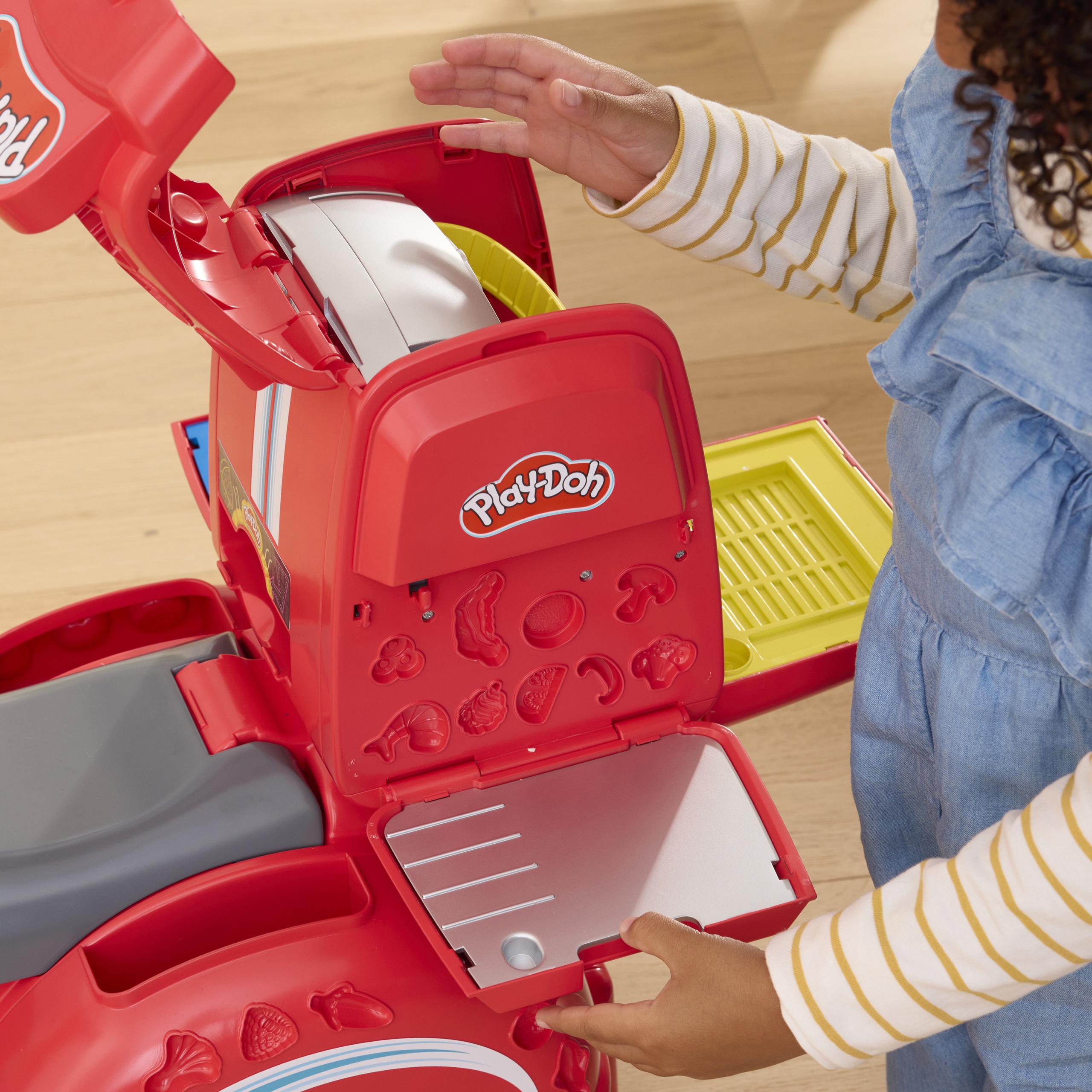 Play-Doh pizzerijos skuteris su 10 tubų ciastolina F8803