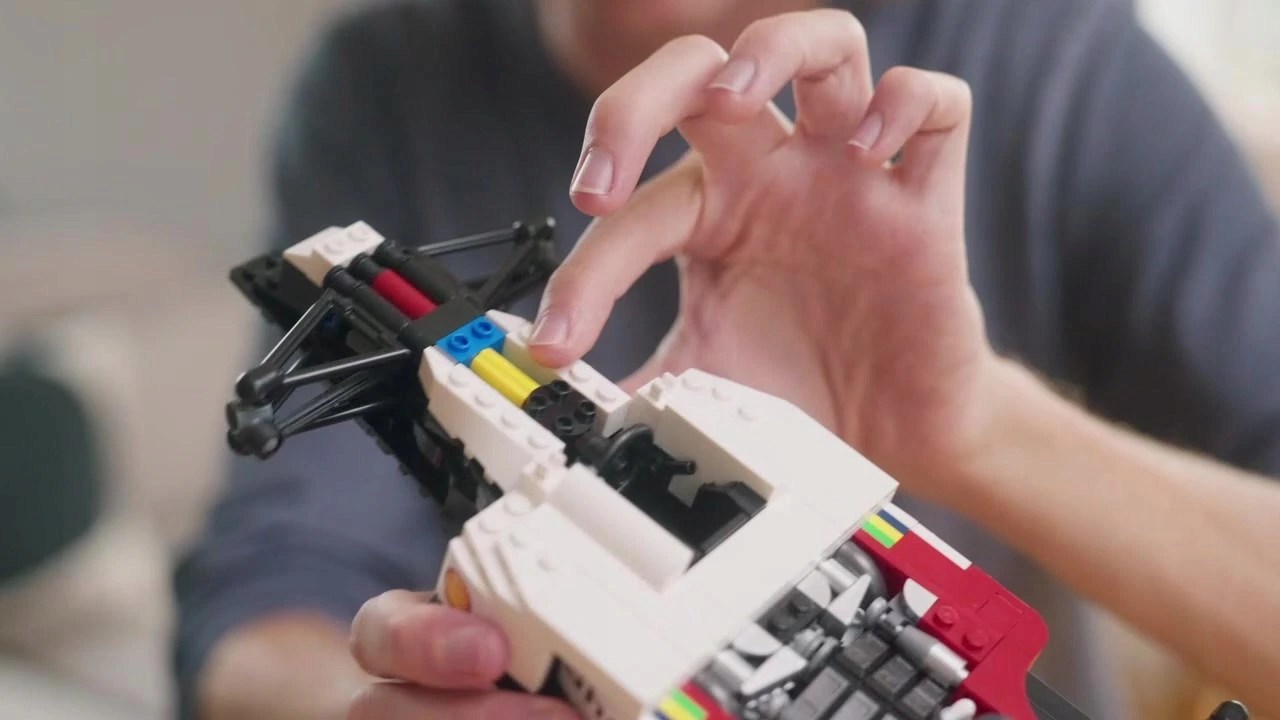 LEGO ICONS McLaren MP4/4 ir Ayrton Senna 10330