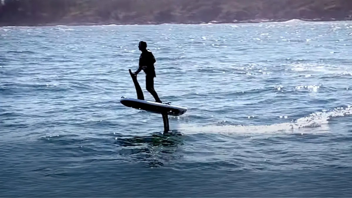 This futuristic surfboard lets you fly above water at 25 mph This futuristic surfboard lets you fly above water at 25 mph