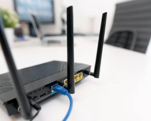 FBI warns of hackers exploiting outdated routers. Check yours now FBI warns of hackers exploiting outdated routers. Check yours now