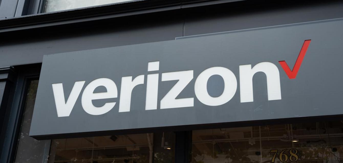 Verizon says its service is back after a 10-hour outage Verizon says its service is back after a 10-hour outage