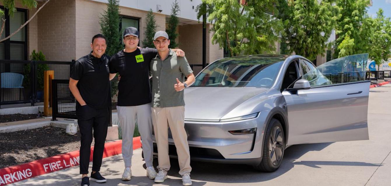 Tesla shows off its first fully autonomous delivery to convince us its self-driving cars work well Tesla shows off its first fully autonomous delivery to convince us its self-driving cars work well