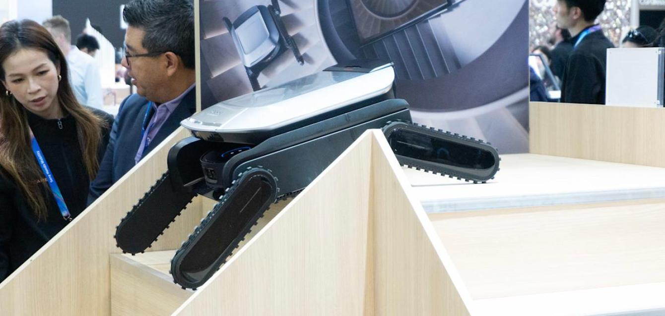 Dreame’s latest robot vacuum concept has slightly terrifying legs that can climb full-size stairs Dreame’s latest robot vacuum concept has slightly terrifying legs that can climb full-size stairs