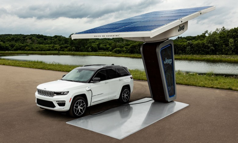 Jeep is recalling 194,000 plug-in hybrids due to fire hazards Jeep is recalling 194,000 plug-in hybrids due to fire hazards