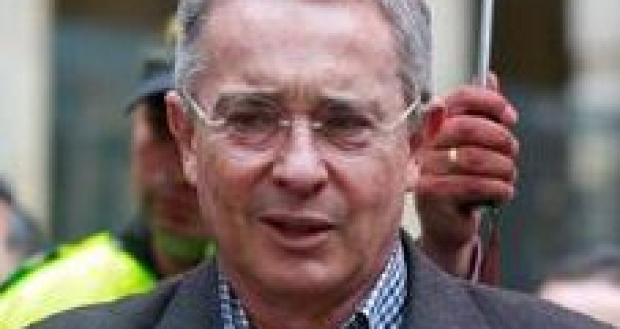 Colombia: 12 años de prisión domiciliaria al expresidente Álvaro Uribe Colombia: 12 años de prisión domiciliaria al expresidente Álvaro Uribe