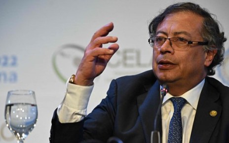 En España niegan combustible a avión que traslada a Petro a Arabia Saudi En España niegan combustible a avión que traslada a Petro a Arabia Saudi