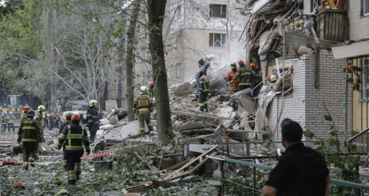 Bombardeo nocturno de Rusia en Kiev dejó al menos ocho muertos Bombardeo nocturno de Rusia en Kiev dejó al menos ocho muertos