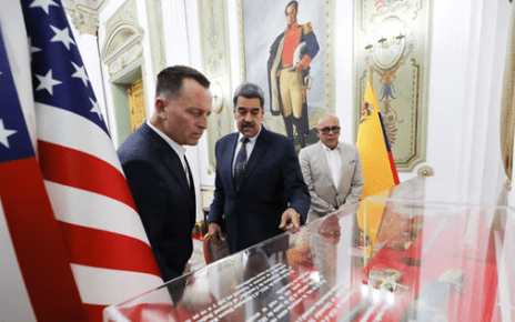 Trump lanza advertencia de «furia y fuego» a Gobierno de Maduro Trump lanza advertencia de «furia y fuego» a Gobierno de Maduro