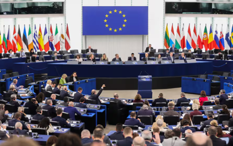 Eurocámara aprueba préstamo de más de US$ 100 mil millones para Ucrania Eurocámara aprueba préstamo de más de US$ 100 mil millones para Ucrania