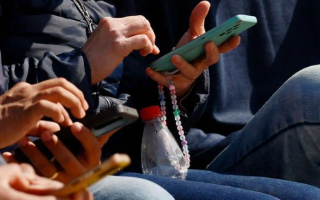 Senado de Chile aprueba regular uso de celulares en escuelas – Al servicio de la verdad Senado de Chile aprueba regular uso de celulares en escuelas – Al servicio de la verdad