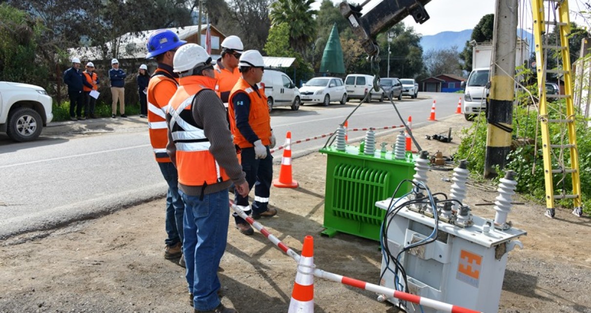 CGE y Tusan instalan primeros transformadores eléctricos “verdes” en la comuna de María Pinto CGE y Tusan instalan primeros transformadores eléctricos “verdes” en la comuna de María Pinto
