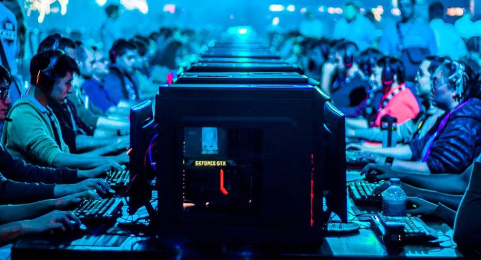 La evolución de los juegos en línea: Desde el LAN Party hasta los eSports La evolución de los juegos en línea: Desde el LAN Party hasta los eSports