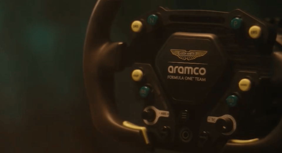 REVOSIM y Aston Martin F1 presentan un nuevo kit premium REVOSIM y Aston Martin F1 presentan un nuevo kit premium