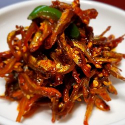 Resep Sambal Teri Kering Pedas: Nikmat, Renyah, dan Bikin Ketagihan Resep Sambal Teri Kering Pedas: Nikmat, Renyah, dan Bikin Ketagihan