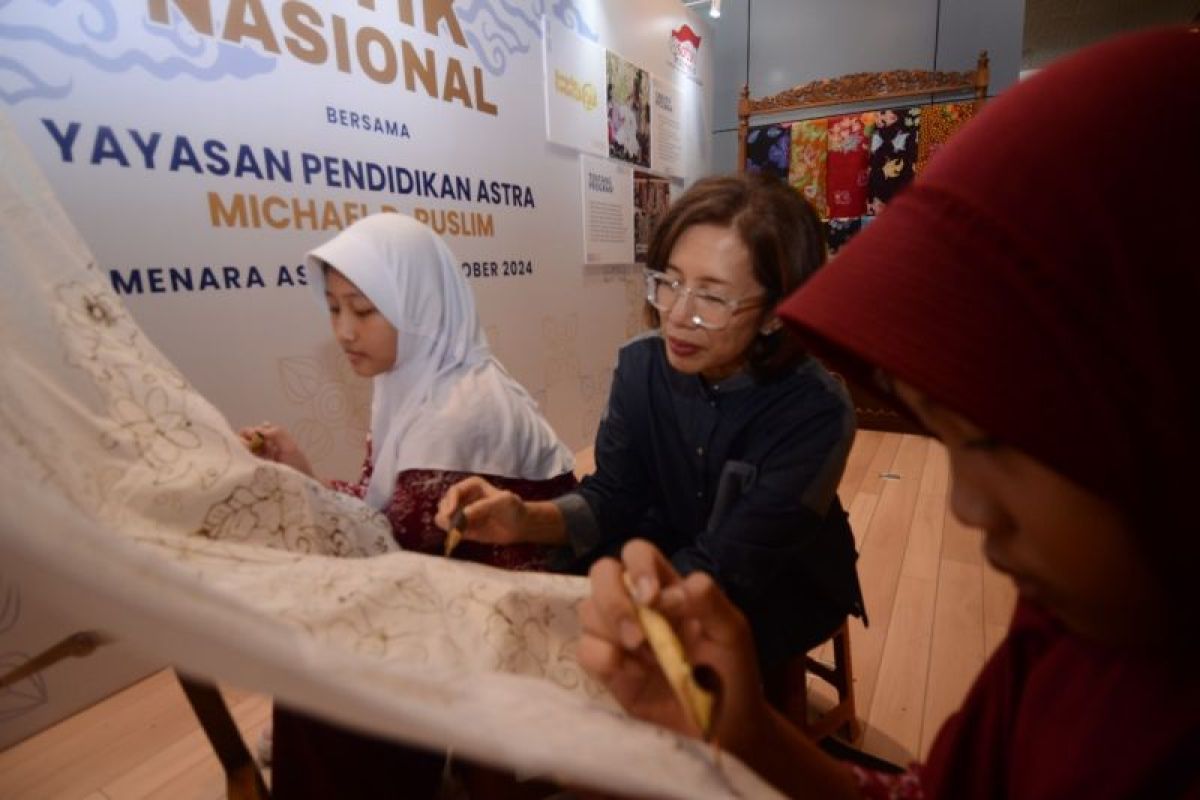 YPA-MDR gelar pameran dan membatik bersama pengrajin cilik YPA-MDR gelar pameran dan membatik bersama pengrajin cilik