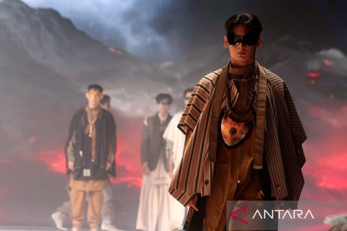 Puluhan desianer tampilkan ratusan karya busana urban pada Malang Fashion Week 2024 Puluhan desianer tampilkan ratusan karya busana urban pada Malang Fashion Week 2024