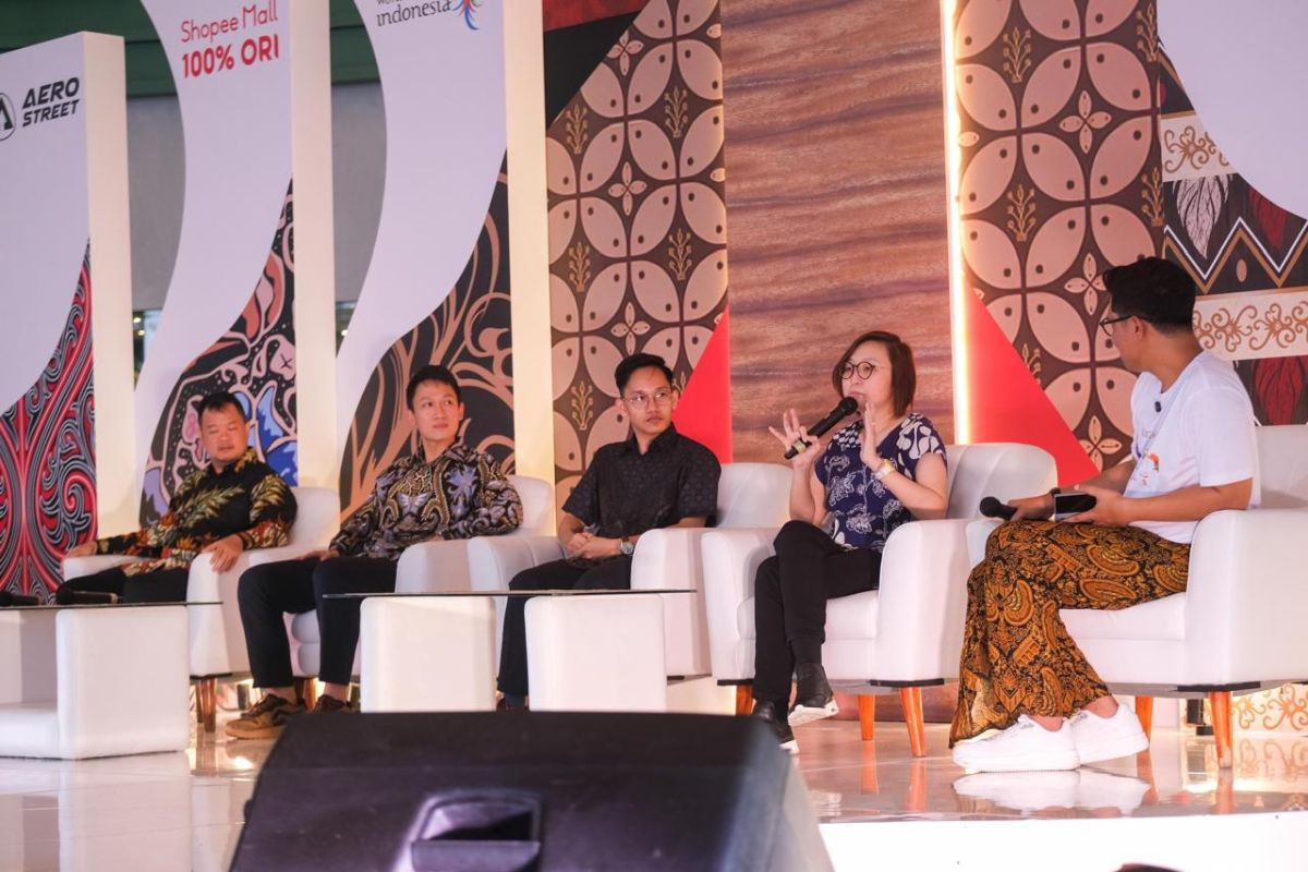 Sepatu kolaborasi Wonderful Indonesia-Aerostreet cetak rekor MURI Sepatu kolaborasi Wonderful Indonesia-Aerostreet cetak rekor MURI