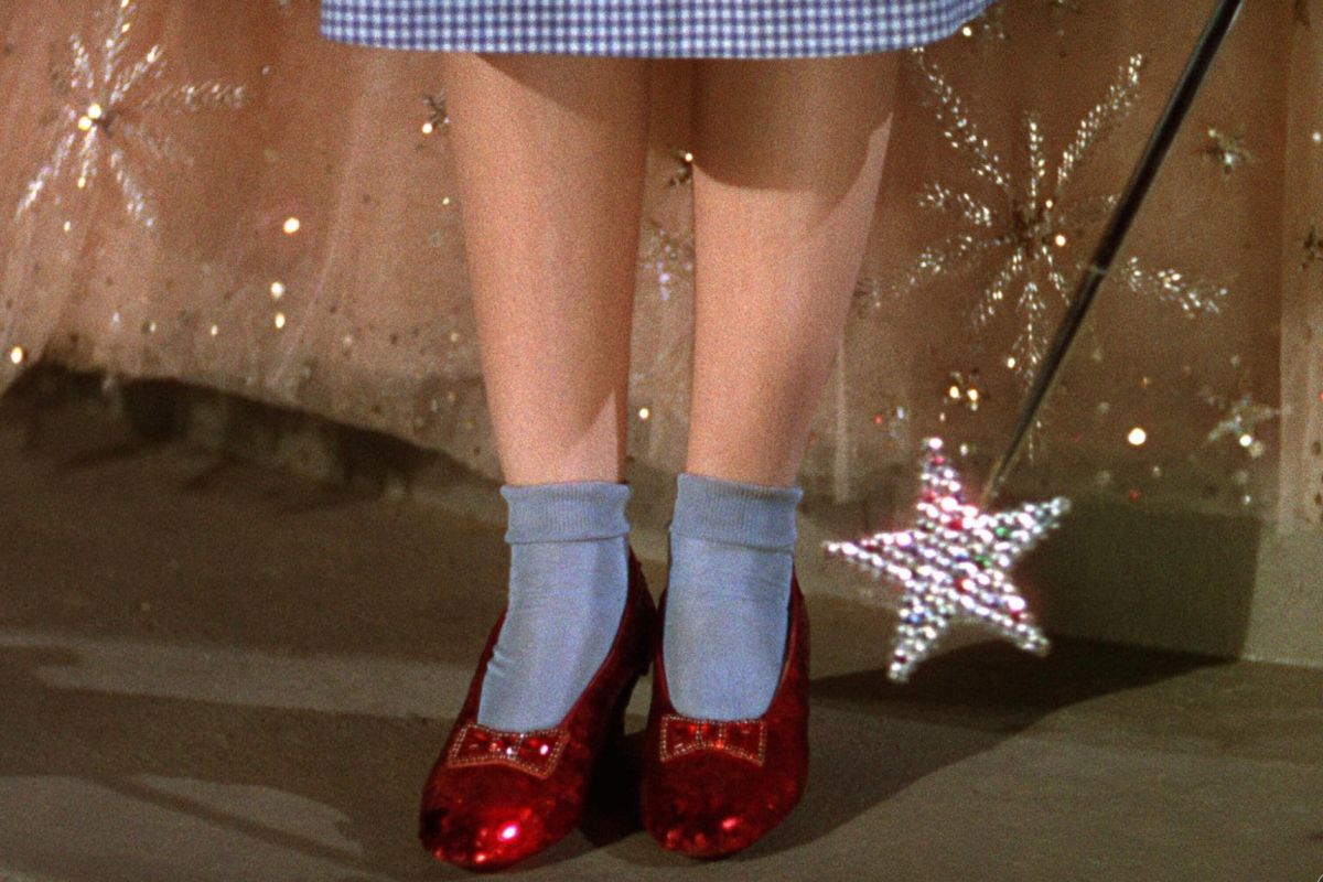 Sepatu Ruby Judy Garland dari “The Wizard of Oz” dilelang Rp444 juta Sepatu Ruby Judy Garland dari “The Wizard of Oz” dilelang Rp444 juta