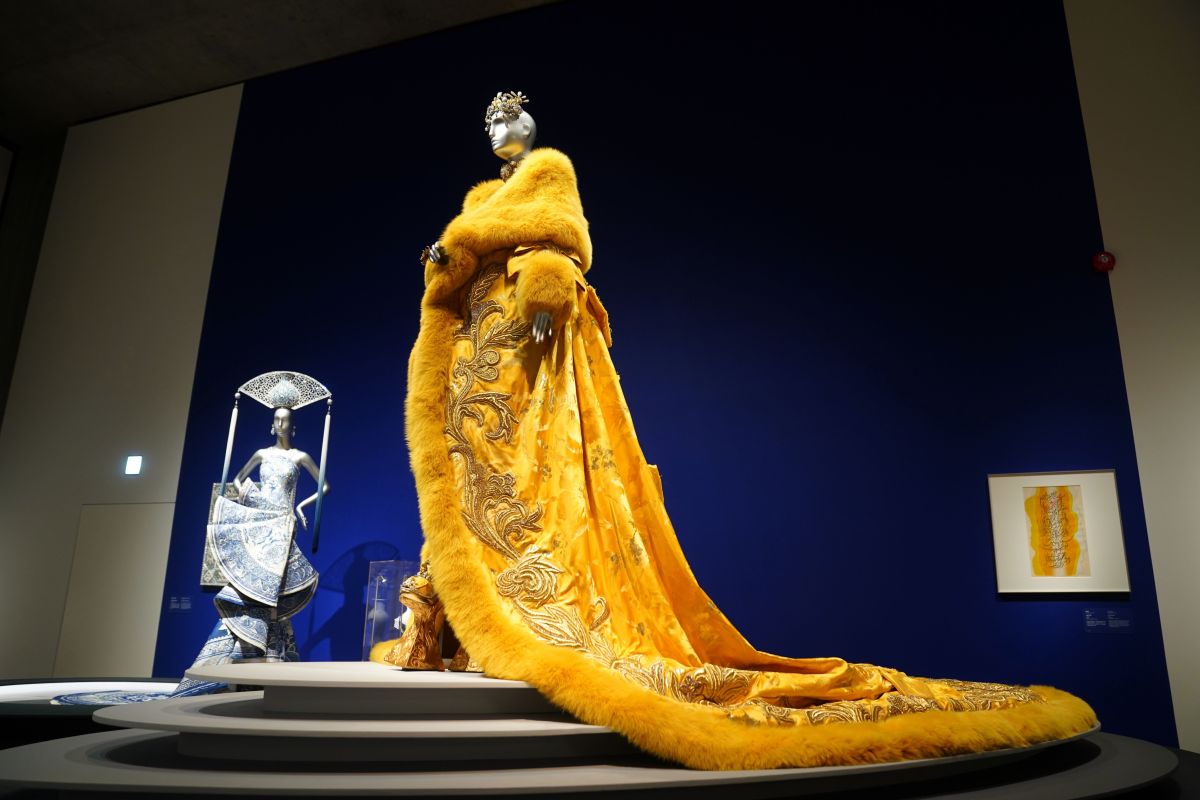 Mengenal perancang busana China yang karyanya jadi “koleksi museum” Mengenal perancang busana China yang karyanya jadi “koleksi museum”
