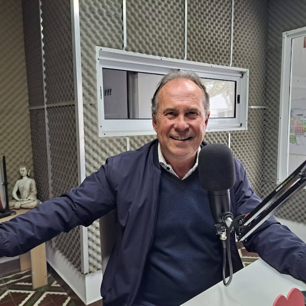 EL INTENDENTE BOTTASSO VISITÓ FM 2000 EL INTENDENTE BOTTASSO VISITÓ FM 2000