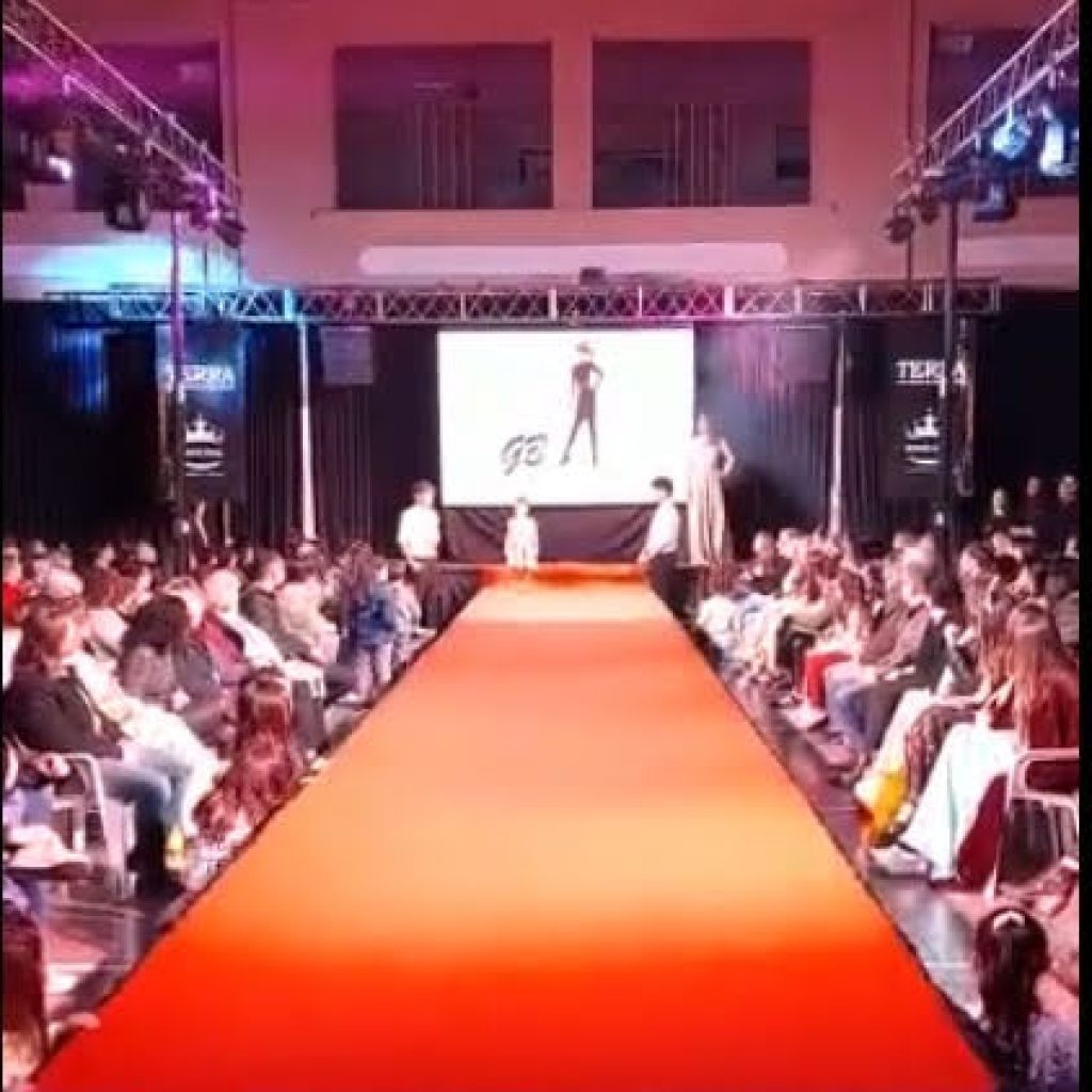 DESFILE DE MODAS SEMANA PROVINCIAL DEL ESTUDIANTE DESFILE DE MODAS SEMANA PROVINCIAL DEL ESTUDIANTE