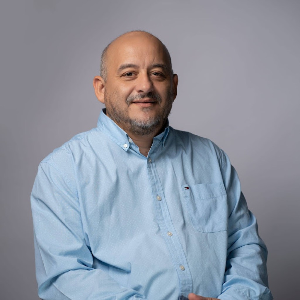 EL CANDIDATO A CONCEJAL POR LA U.C.R. HERNANDO, CONTADOR CARLOS ANDRES, ESTUVO EN LA FM2000 EL CANDIDATO A CONCEJAL POR LA U.C.R. HERNANDO, CONTADOR CARLOS ANDRES, ESTUVO EN LA FM2000